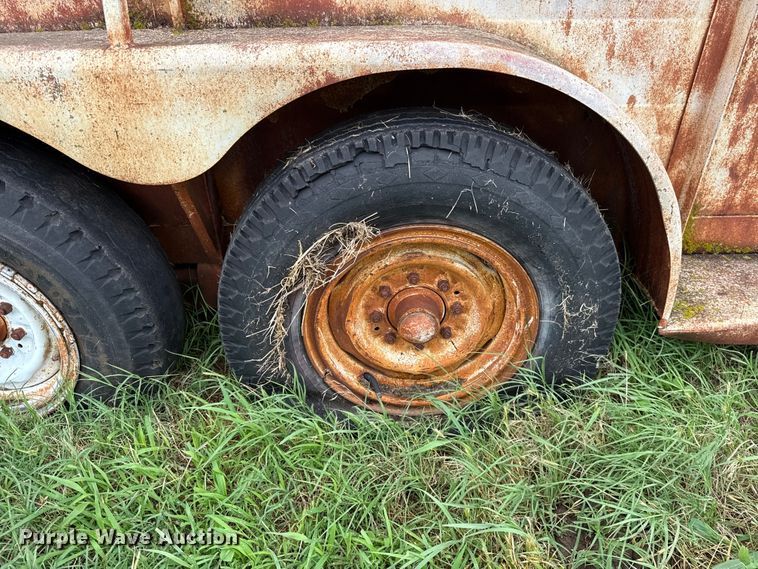 image for item ET6354 Chief's Trailer Mfg. livestock trailer