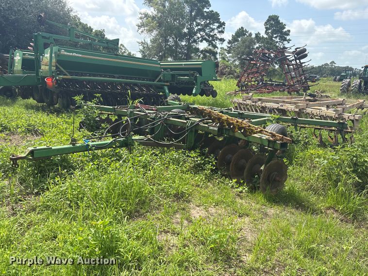 John Deere tandem disk