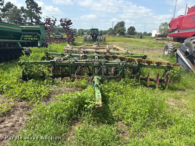 image for item EU0713 John Deere tandem disk