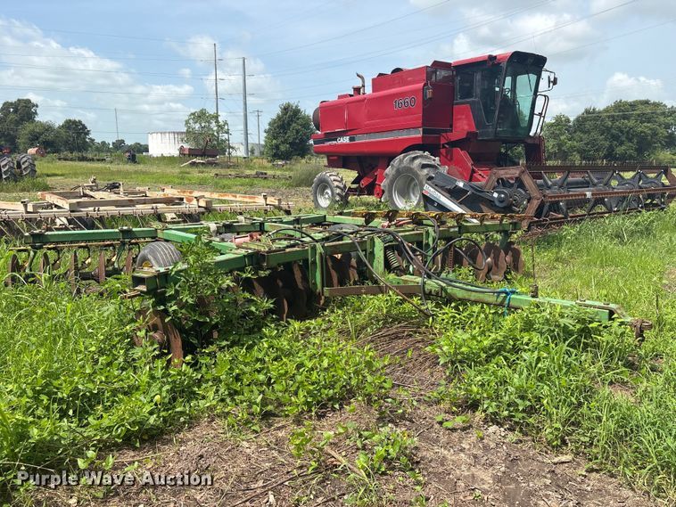 image for item EU0713 John Deere tandem disk
