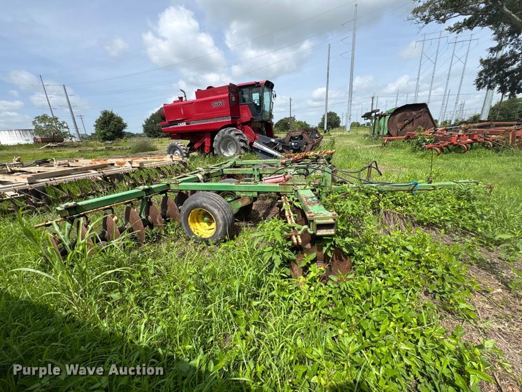 image for item EU0713 John Deere tandem disk