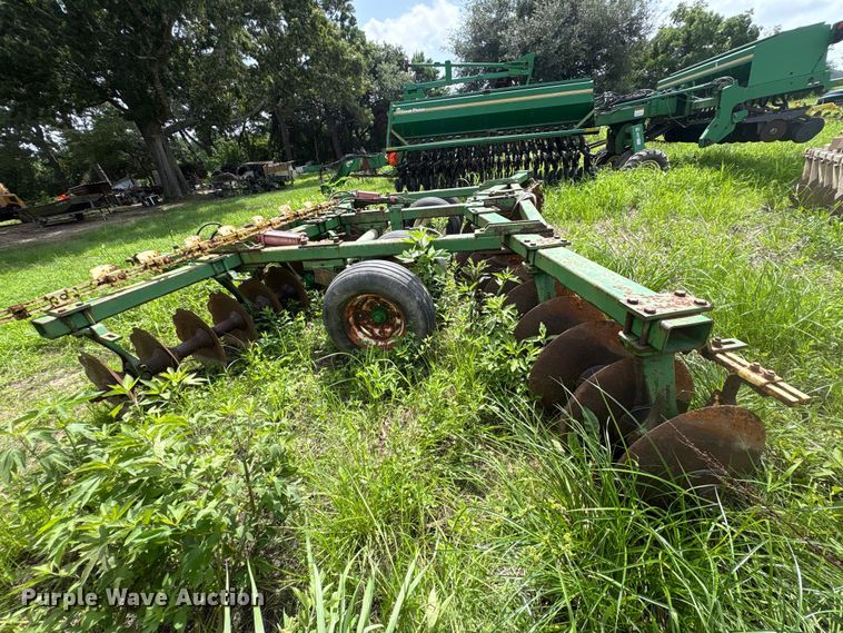 image for item EU0713 John Deere tandem disk