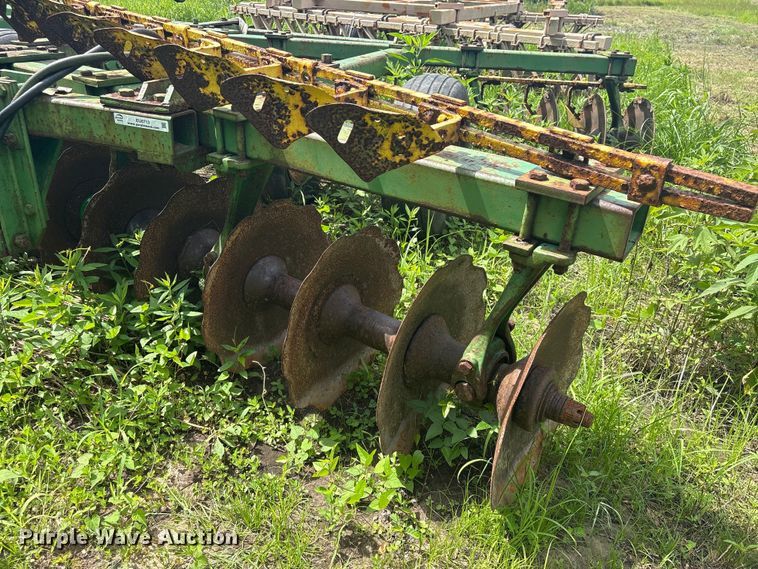 image for item EU0713 John Deere tandem disk