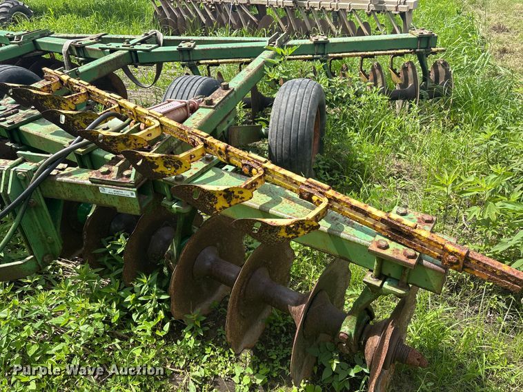 image for item EU0713 John Deere tandem disk