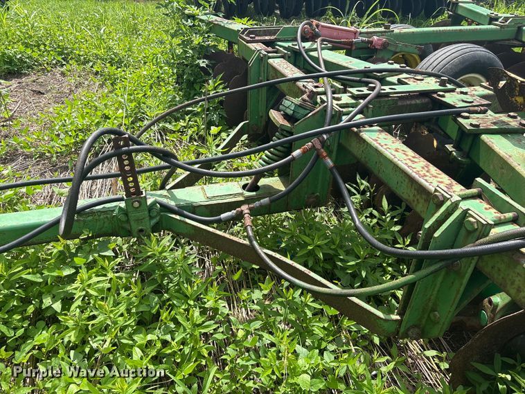 image for item EU0713 John Deere tandem disk