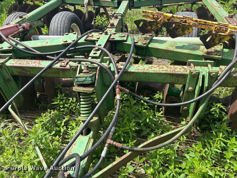 image for item EU0713 John Deere tandem disk