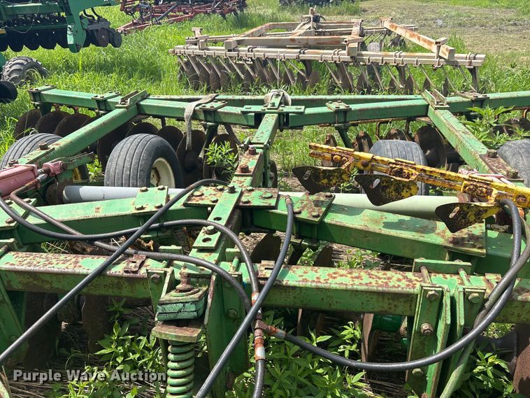image for item EU0713 John Deere tandem disk