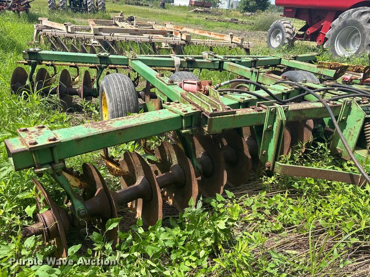 image for item EU0713 John Deere tandem disk