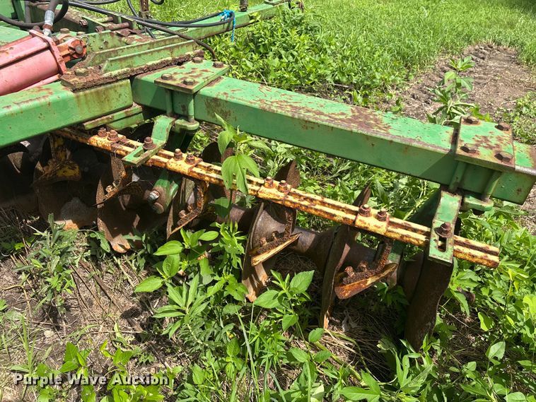 image for item EU0713 John Deere tandem disk