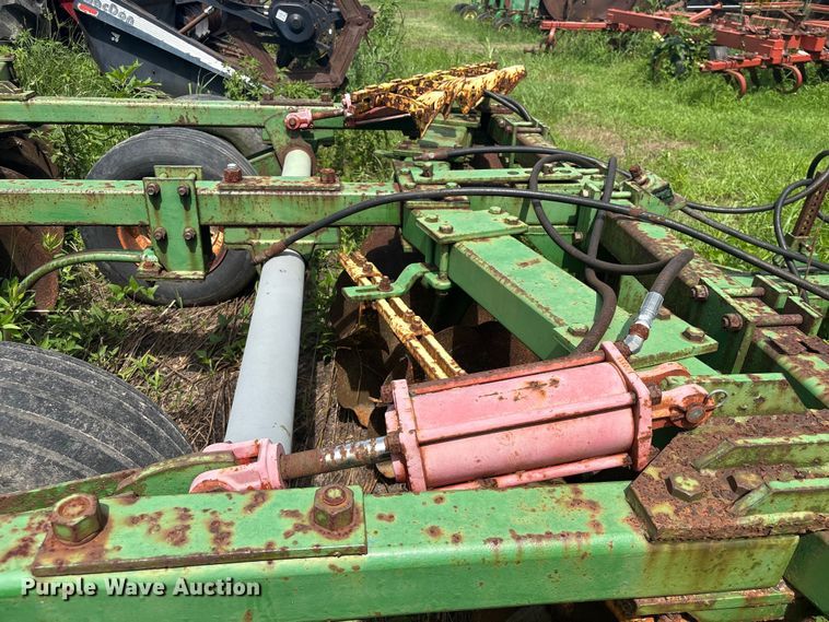 image for item EU0713 John Deere tandem disk