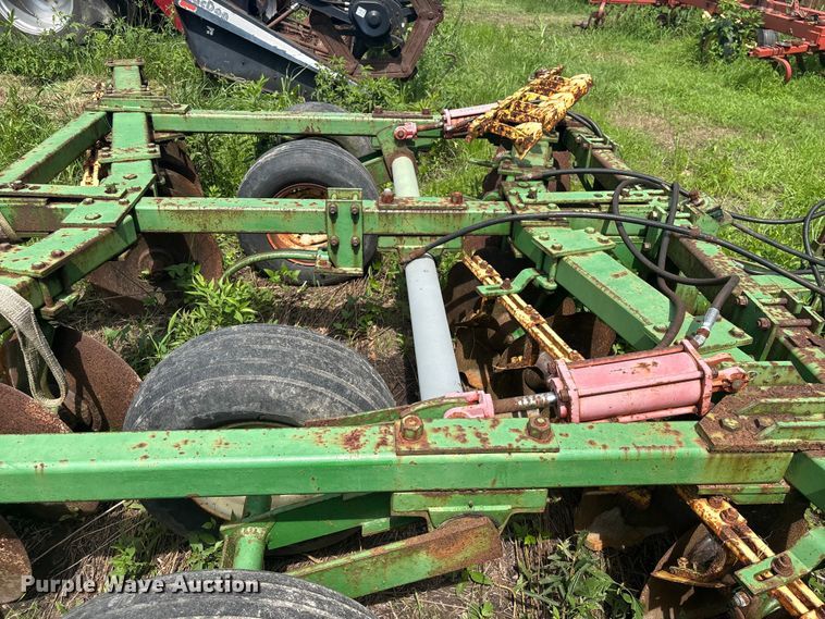 image for item EU0713 John Deere tandem disk