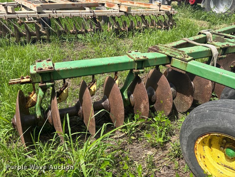 image for item EU0713 John Deere tandem disk