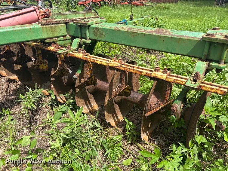 image for item EU0713 John Deere tandem disk