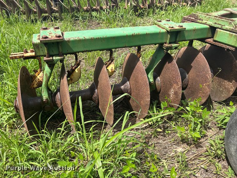 image for item EU0713 John Deere tandem disk