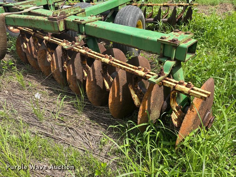 image for item EU0713 John Deere tandem disk