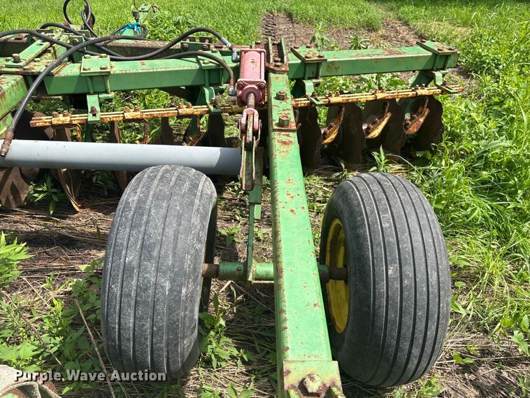 image for item EU0713 John Deere tandem disk