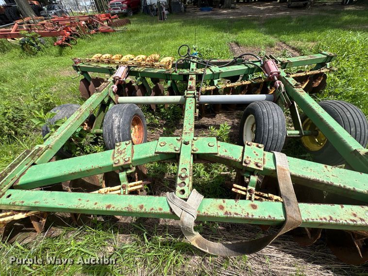 image for item EU0713 John Deere tandem disk