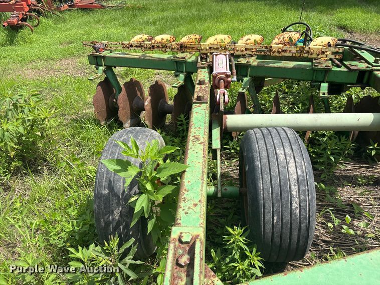 image for item EU0713 John Deere tandem disk