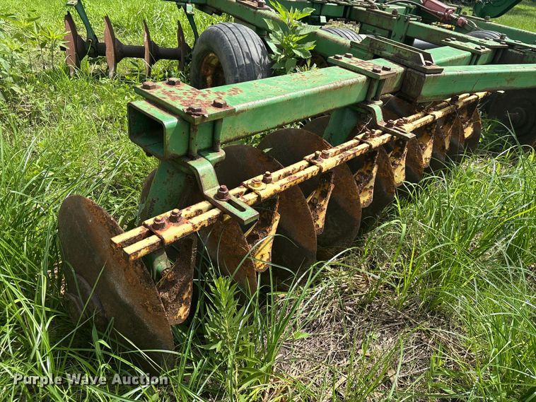 image for item EU0713 John Deere tandem disk