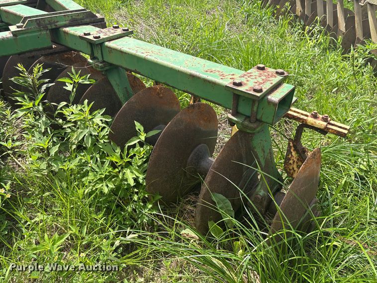 image for item EU0713 John Deere tandem disk