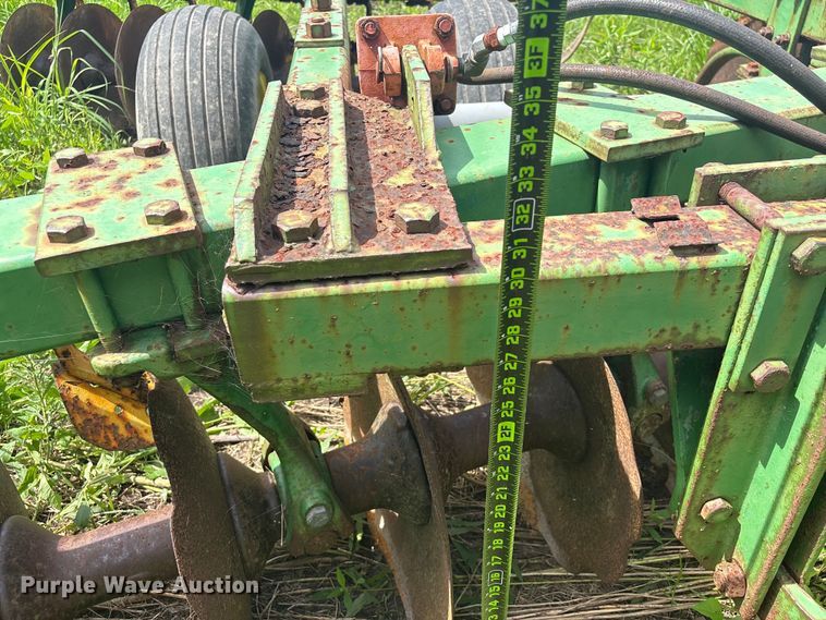 image for item EU0713 John Deere tandem disk