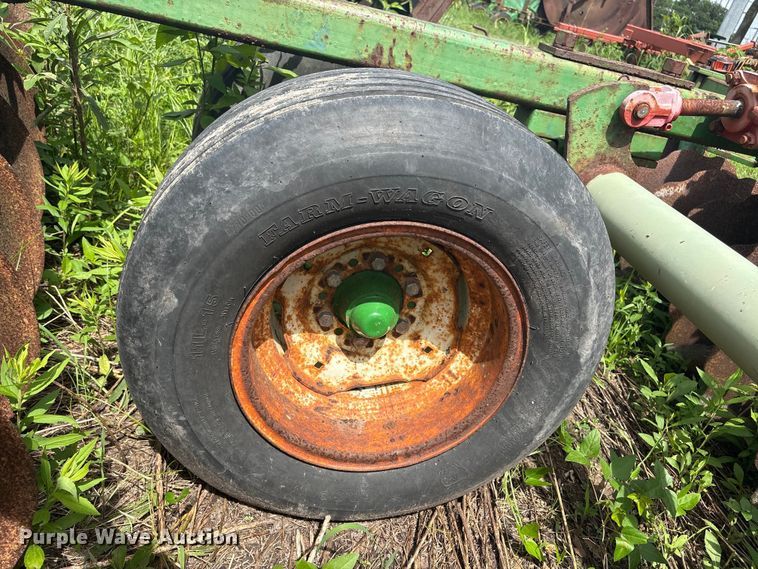 image for item EU0713 John Deere tandem disk