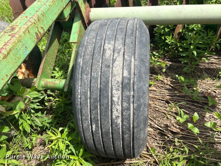 image for item EU0713 John Deere tandem disk
