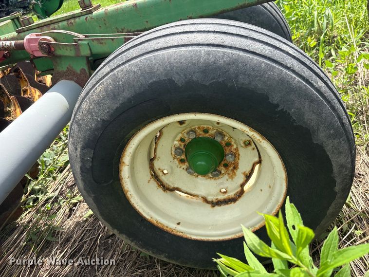 image for item EU0713 John Deere tandem disk