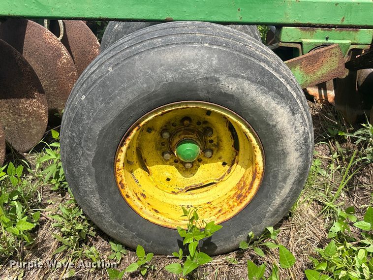 image for item EU0713 John Deere tandem disk