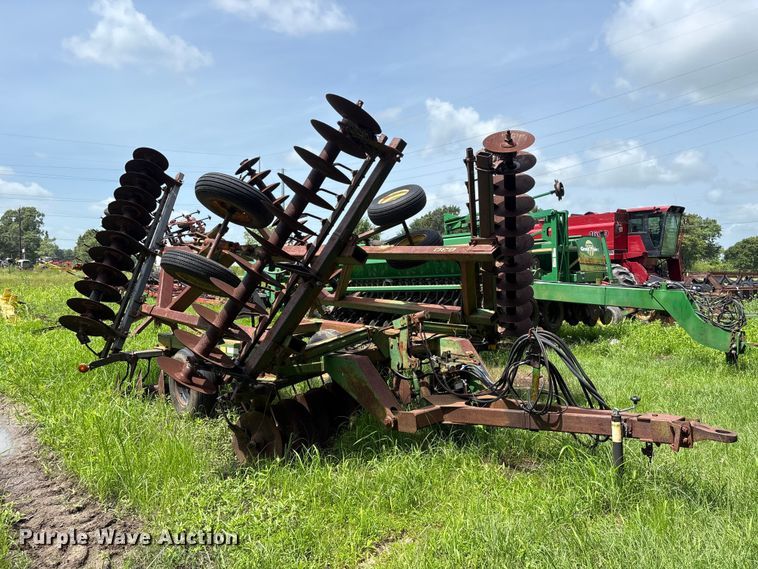 image for item EU0716 John Deere 630 tandem disk
