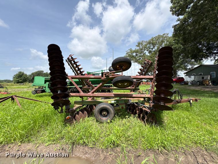 image for item EU0716 John Deere 630 tandem disk