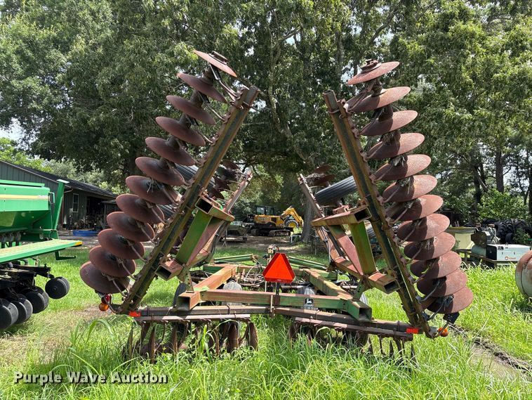 image for item EU0716 John Deere 630 tandem disk