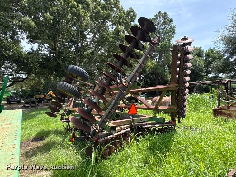 image for item EU0716 John Deere 630 tandem disk