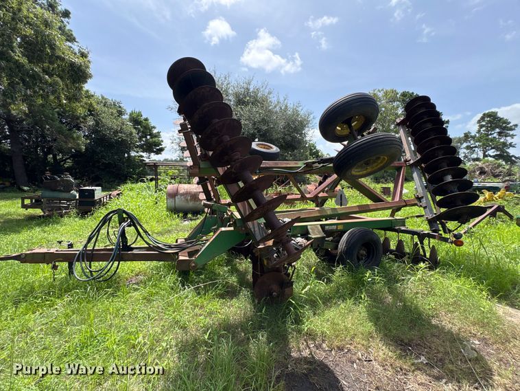 image for item EU0716 John Deere 630 tandem disk
