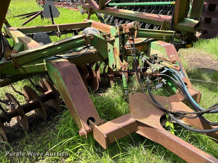 image for item EU0716 John Deere 630 tandem disk