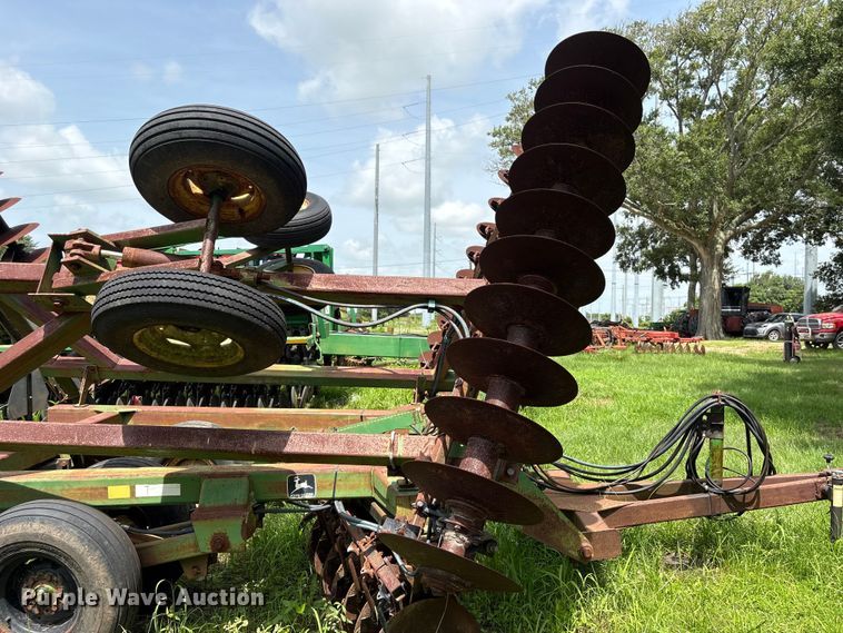 image for item EU0716 John Deere 630 tandem disk