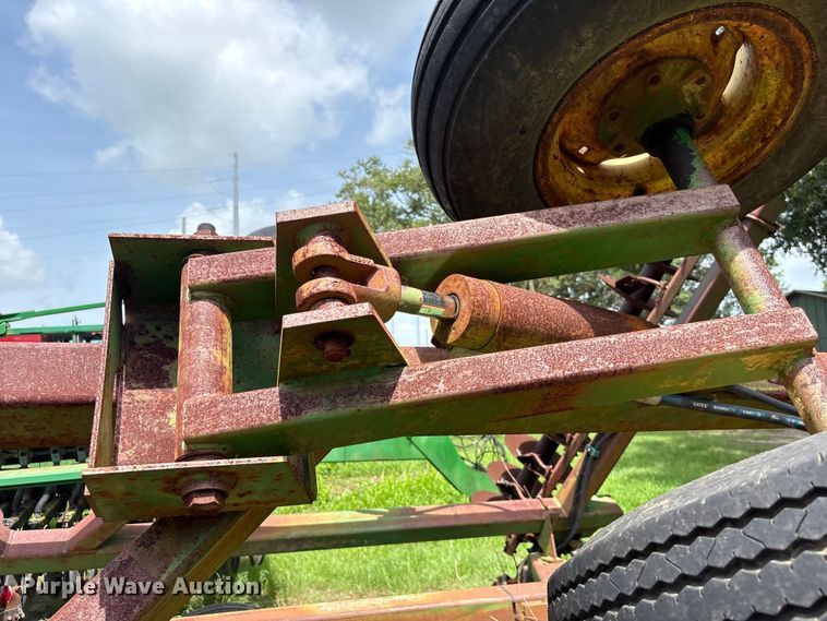 image for item EU0716 John Deere 630 tandem disk
