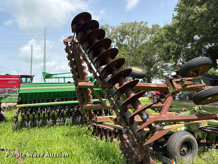 image for item EU0716 John Deere 630 tandem disk