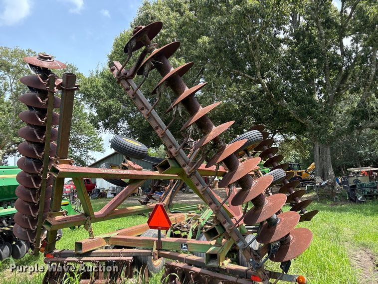 image for item EU0716 John Deere 630 tandem disk