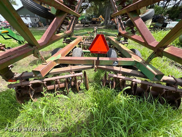 image for item EU0716 John Deere 630 tandem disk