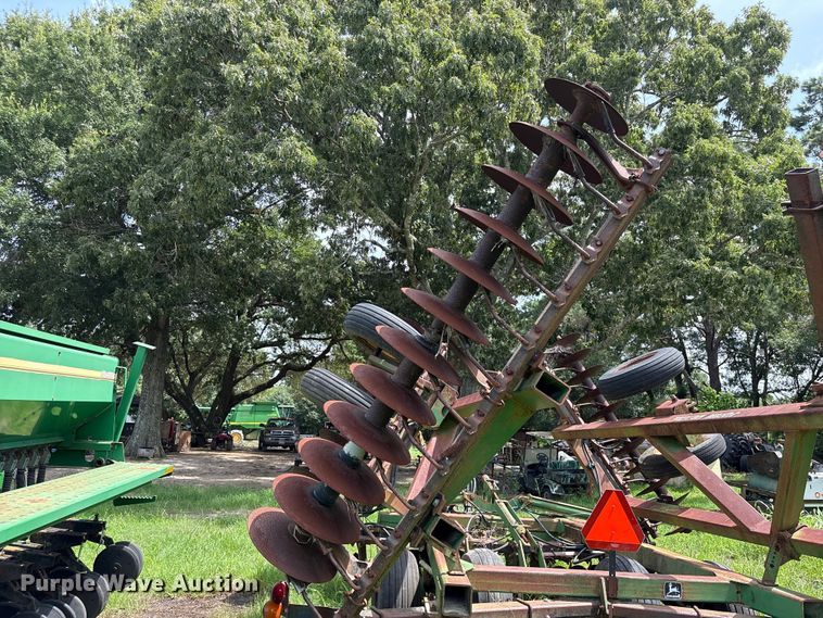 image for item EU0716 John Deere 630 tandem disk