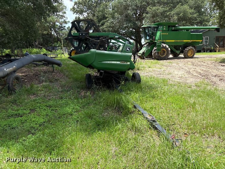 image for item EU0719 John Deere 925D draper head