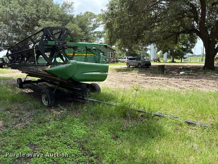 image for item EU0719 John Deere 925D draper head