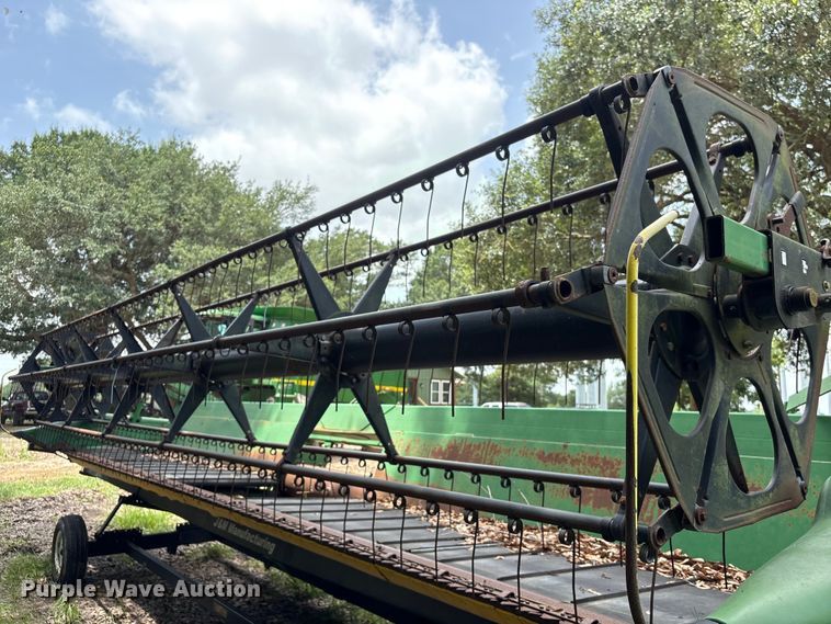 image for item EU0719 John Deere 925D draper head