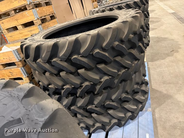 image for item EU5862 (4) Goodyear Ultra sprayer VF380/90R46 tires
