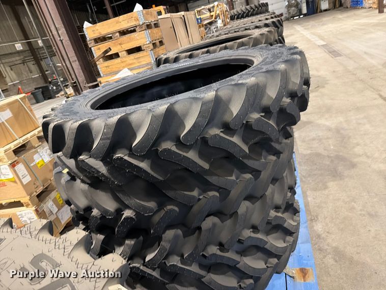 image for item EU5863 (4) Goodyear Ultra sprayer VF380/90R46 tires