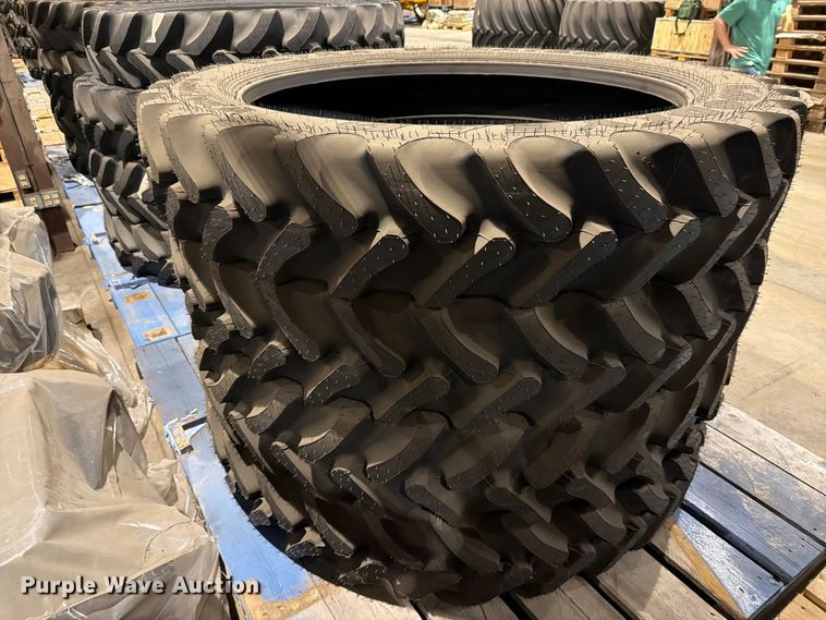image for item EU5864 (4) Goodyear Ultra sprayer VF320/90R50 tires