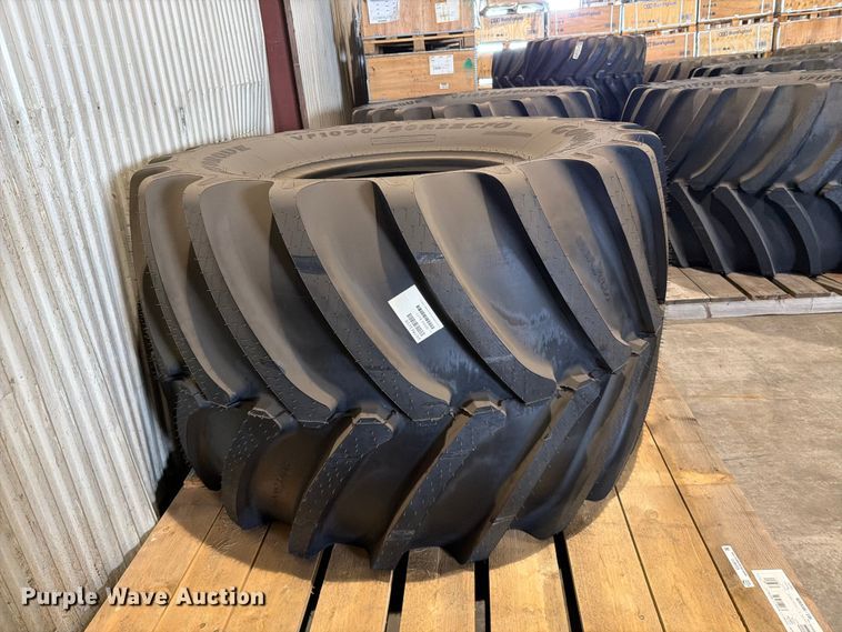 image for item EU5873 Goodyear Optitourqe Vaf1050/50R32CFO tire