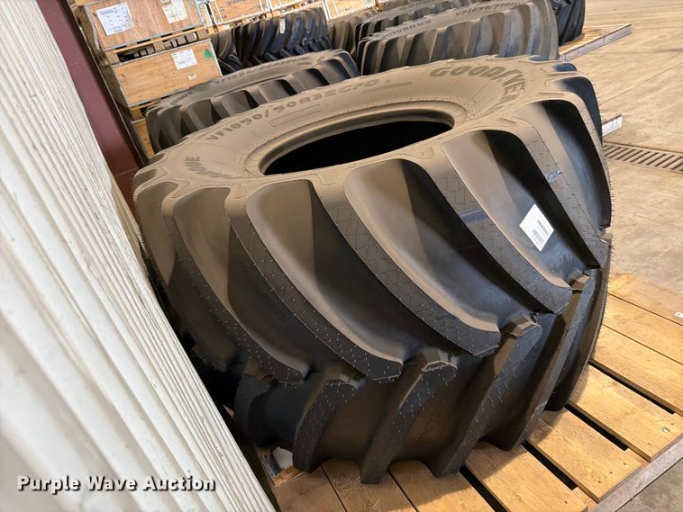 image for item EU5873 Goodyear Optitourqe Vaf1050/50R32CFO tire