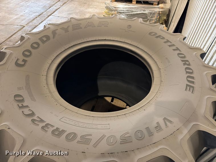 image for item EU5873 Goodyear Optitourqe Vaf1050/50R32CFO tire